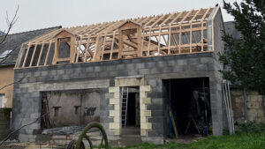 Charpente traditionnelle mansardée en bois réalisée près d’Angers